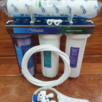 Bộ Tiền Lọc 4 Cấp FLUXTEK Nhập Khẩu Đài Loan (Gồm Ly, Lõi, Tay Vặn, Co Cút, Van Chia, Dây)